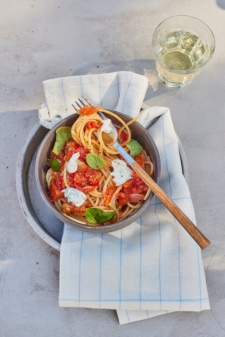 Spaghetti mit Tomatensauce und Käse