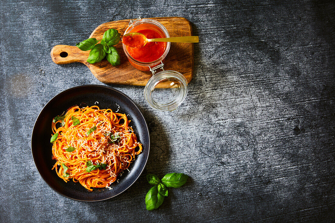 Sicilian tomato sauce with spaghetti