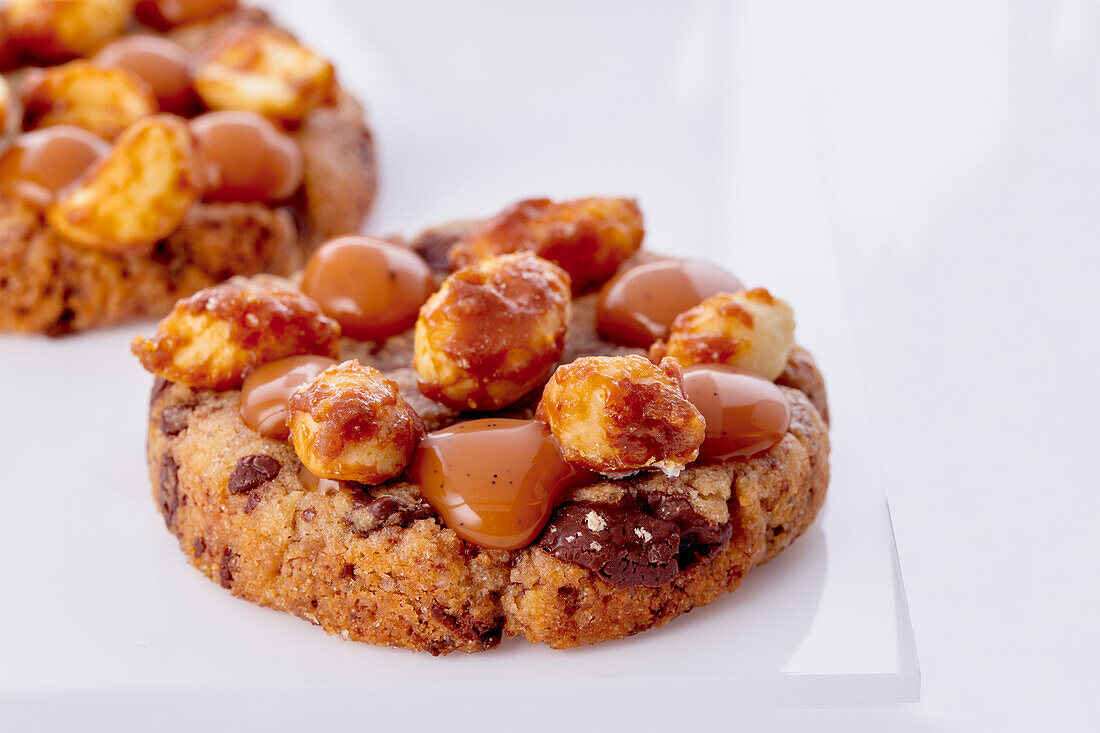 Chocolate Chip Cookies with Peanuts and Caramel