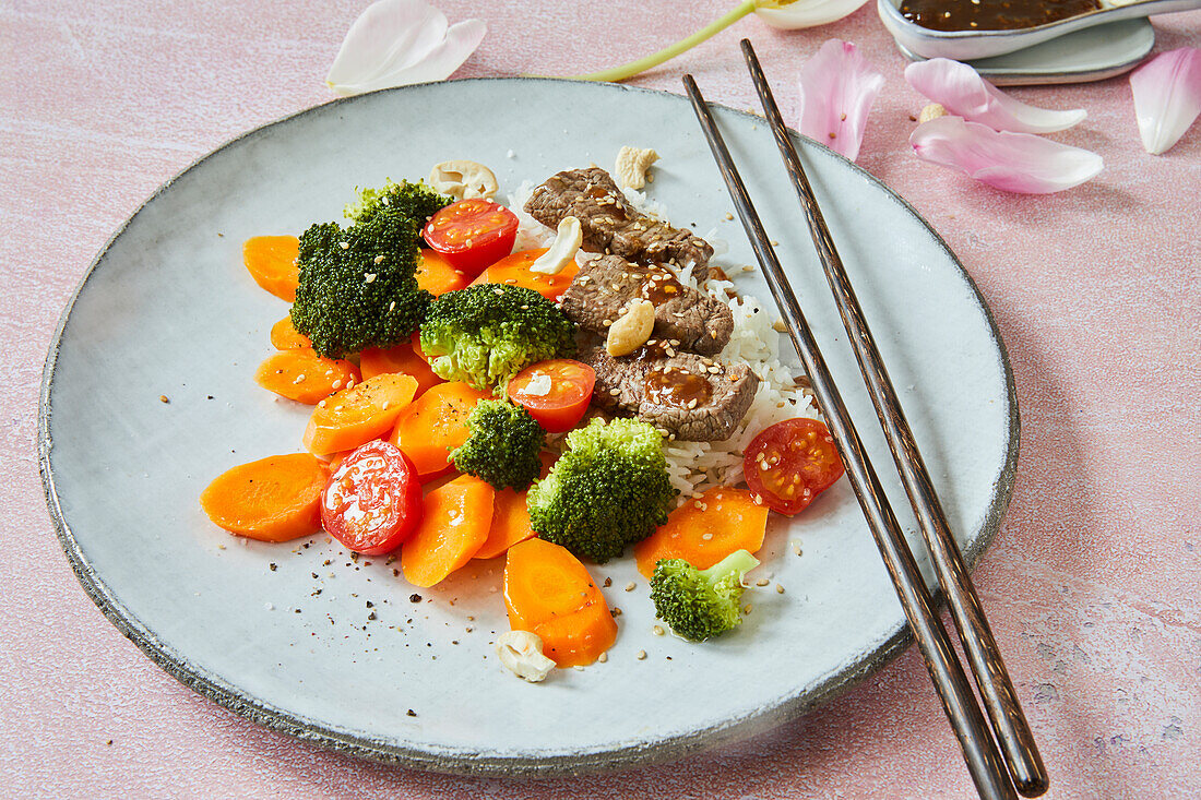 Sweet and spicy rump steak with vegetables