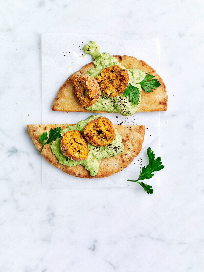 Flatbread with falafel and green hummus