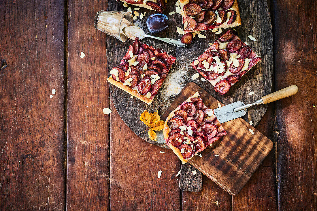 Plum cake with almonds and cinnamon sugar