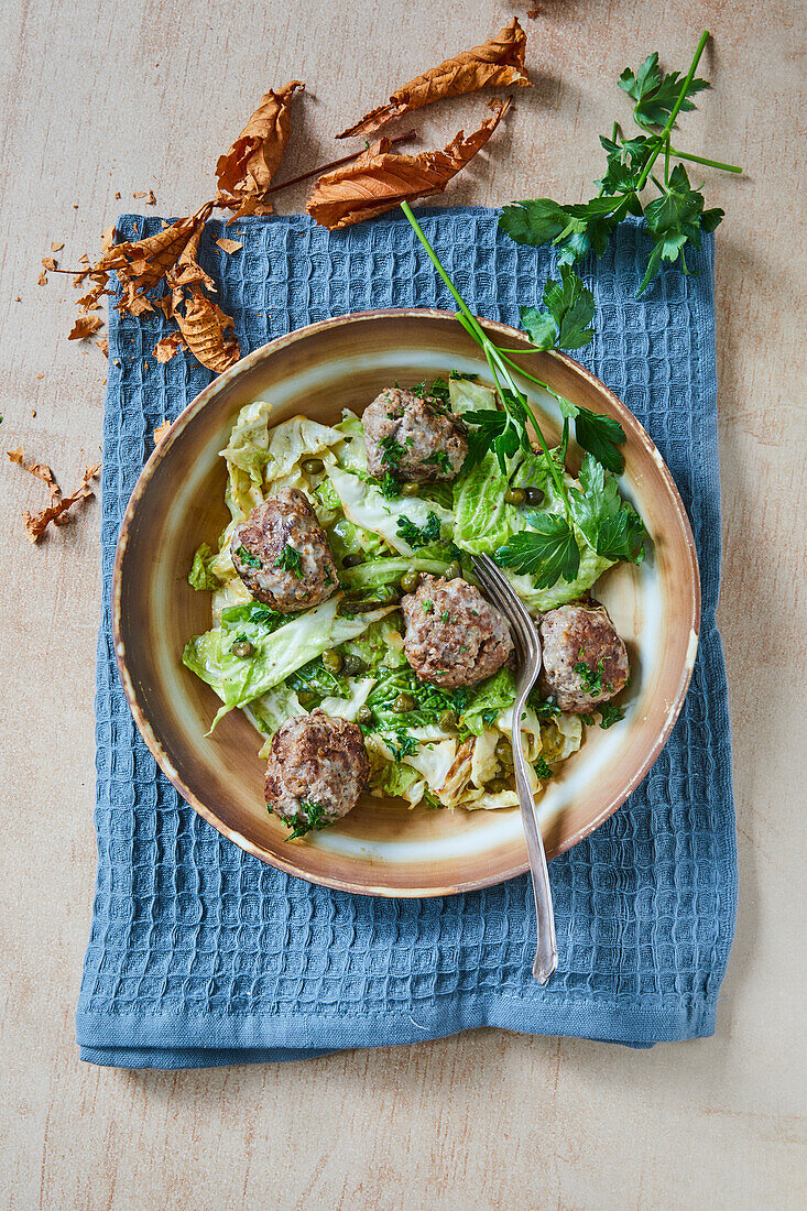 Meatballs with savoy cabbage