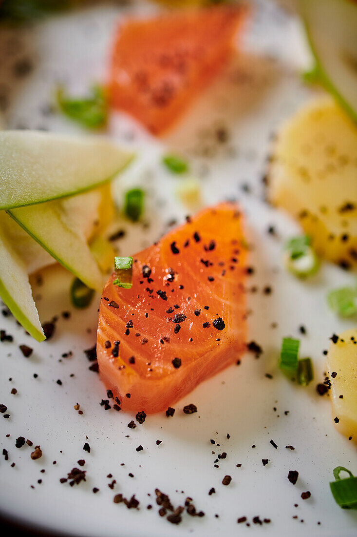 Lachs mit Apfel und Kartoffeln