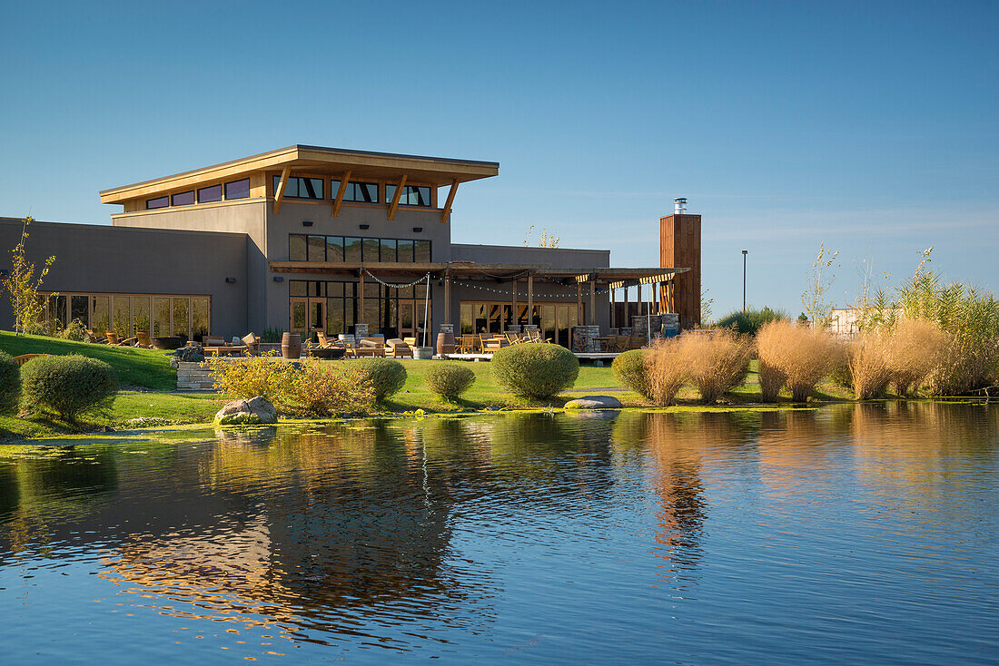 Verkostungsraum und Weinkeller der Waterbrook Vineyards, Walla Walla, Washington.