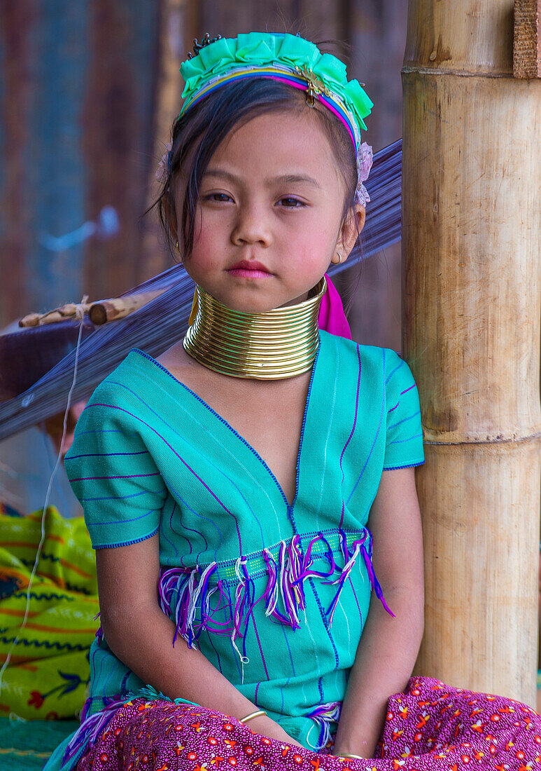 Porträt einer Frau vom Stamm der Kayan im Kayan-Staat Myanmar