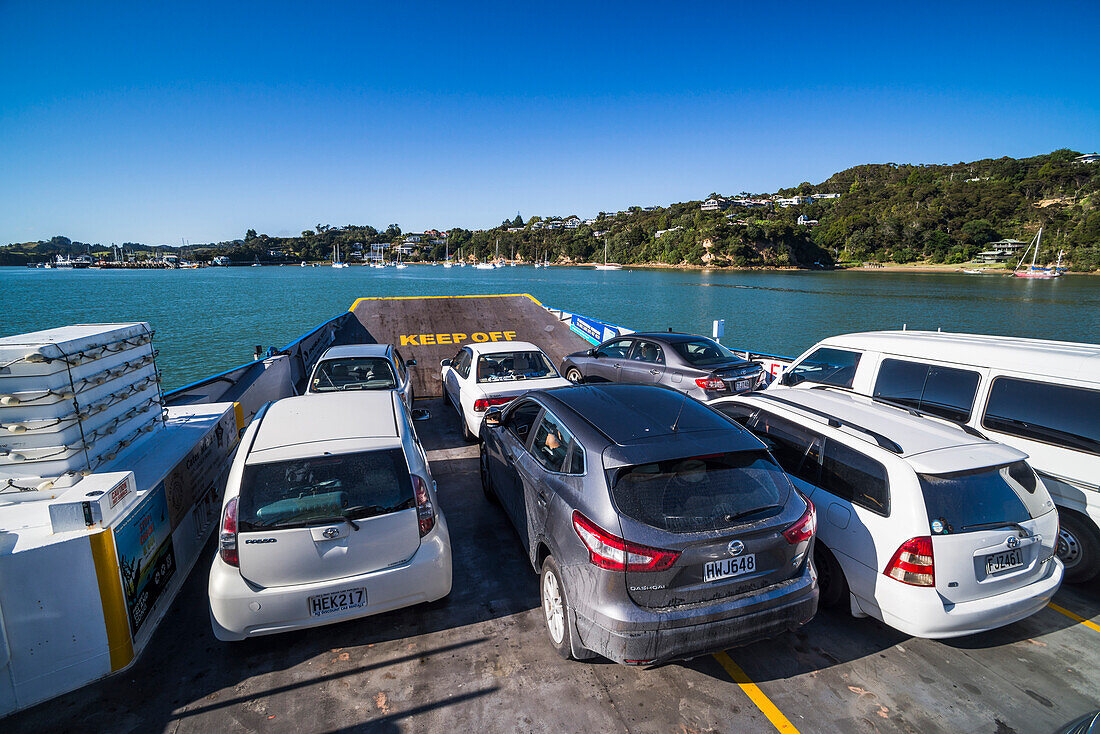 Fahrzeugfähre von Okiato nach Opua für den Zugang zu Russell, Bay of Islands, Region Northland, Nordinsel, Neuseeland