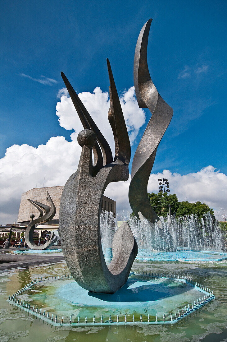 Fuente de Inmolaci?n a Quetzalc?atl (Brunnen der Einäscherung von Quetzalcoatl), Plaza Tapatia, Guadalajara, Mexiko.