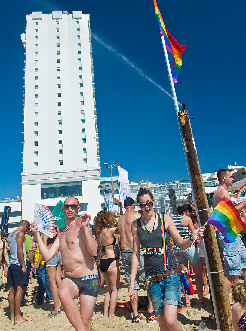 Strandparty am Gordon Beach nach der jährlichen Gay Pride in Tel Aviv