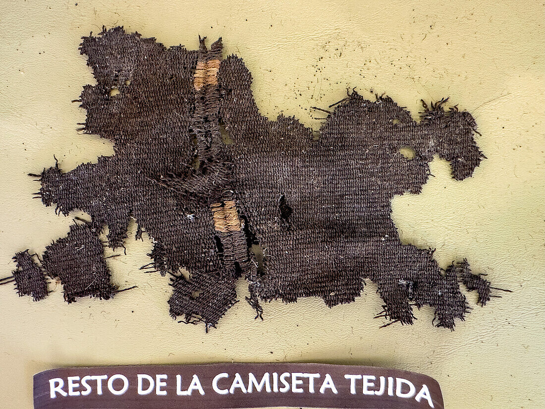 Ein Fragment einer prähispanischen Weberei im Archäologischen Museum Calingasta in Calingasta, San Juan, Argentinien.