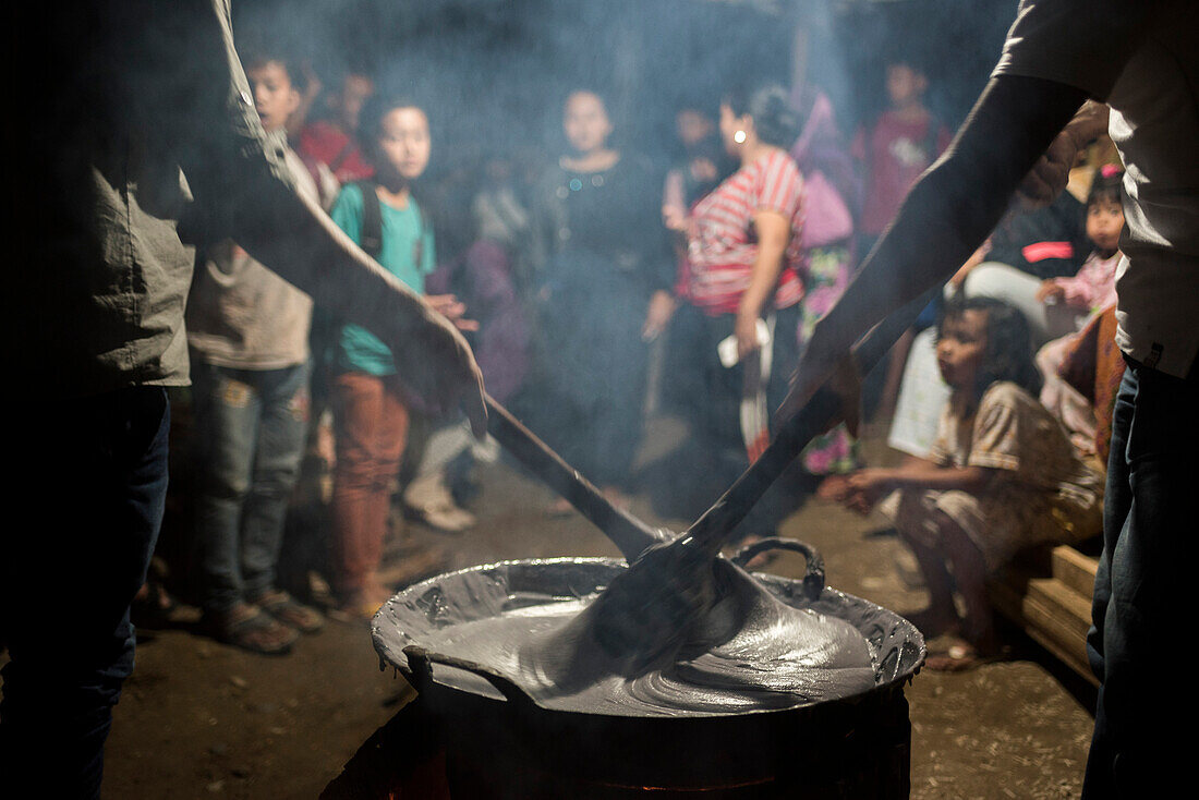 Cooking a traditional Sumatran wedding dish of coconut sweets, which requires 7 hours of stirring, Bukittinggi, West Sumatra, Indonesia