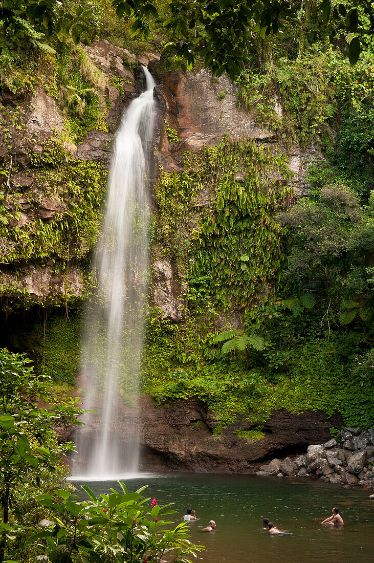 Tavoro-Wasserfall im Bouma-Nationalpark auf der Insel Qamea, Fidschi.