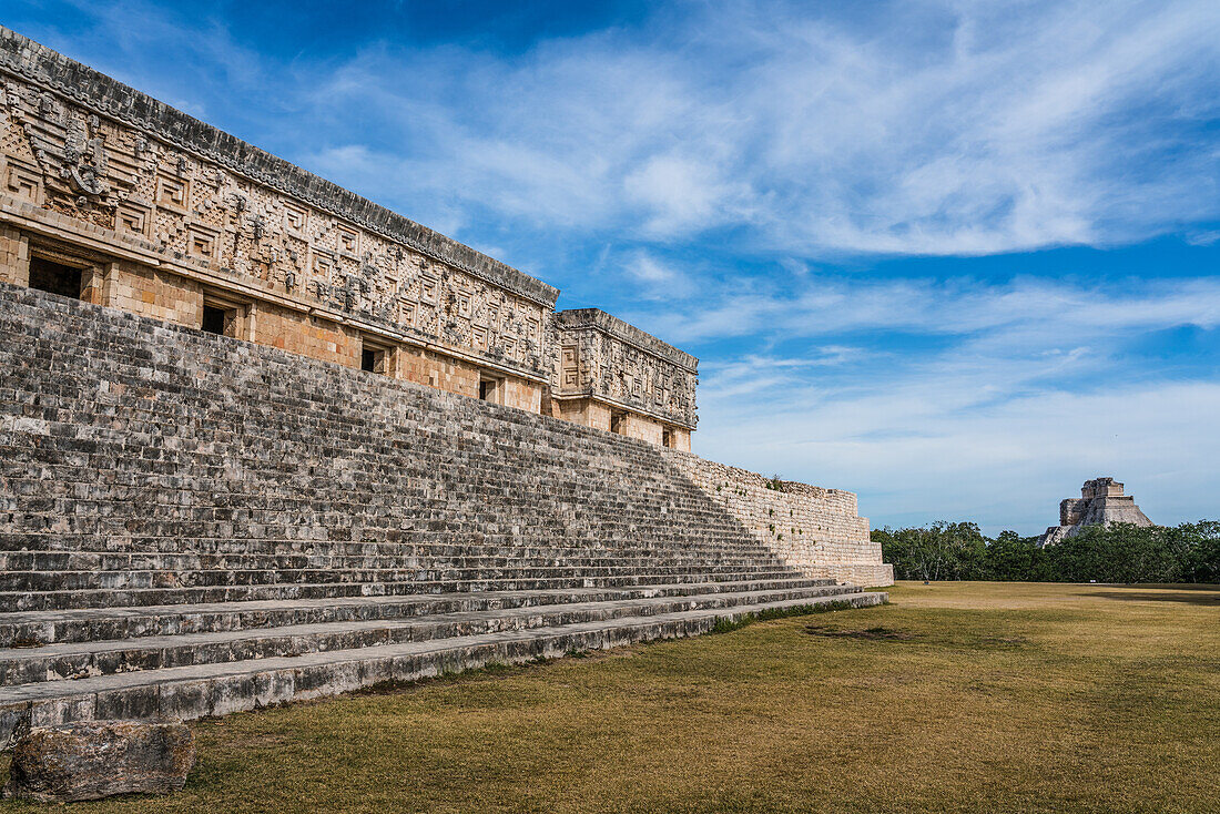 Der Palast der Gouverneure in den Ruinen der Maya-Stadt Uxmal in Yucatan, Mexiko. Die prähispanische Stadt Uxmal ist ein UNESCO-Weltkulturerbe.