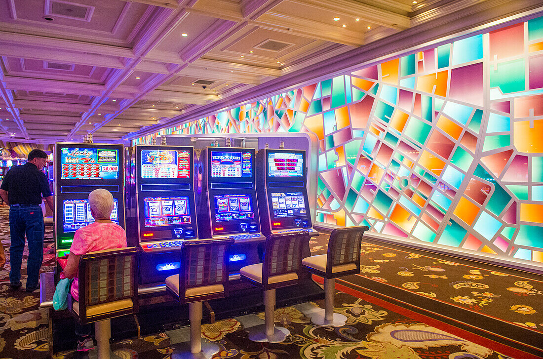 Das Innere des Bellagio Hotels und Casinos in Las Vegas. Das Bellagio ist ein Luxushotel und Kasino auf dem Las Vegas Strip. Das Bellagio wurde 1998 eröffnet.