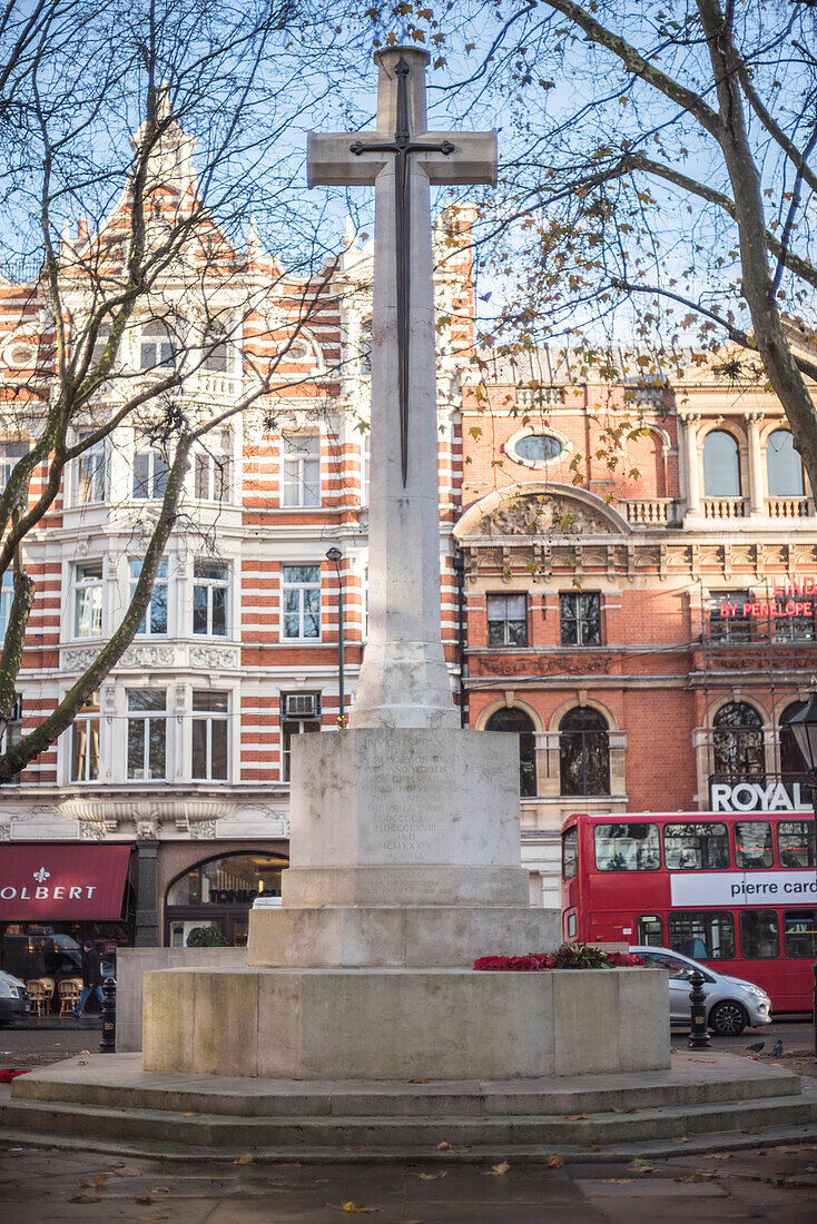 Chelsea War Monument, eine Gedenkstätte am Sloane Square, London, England