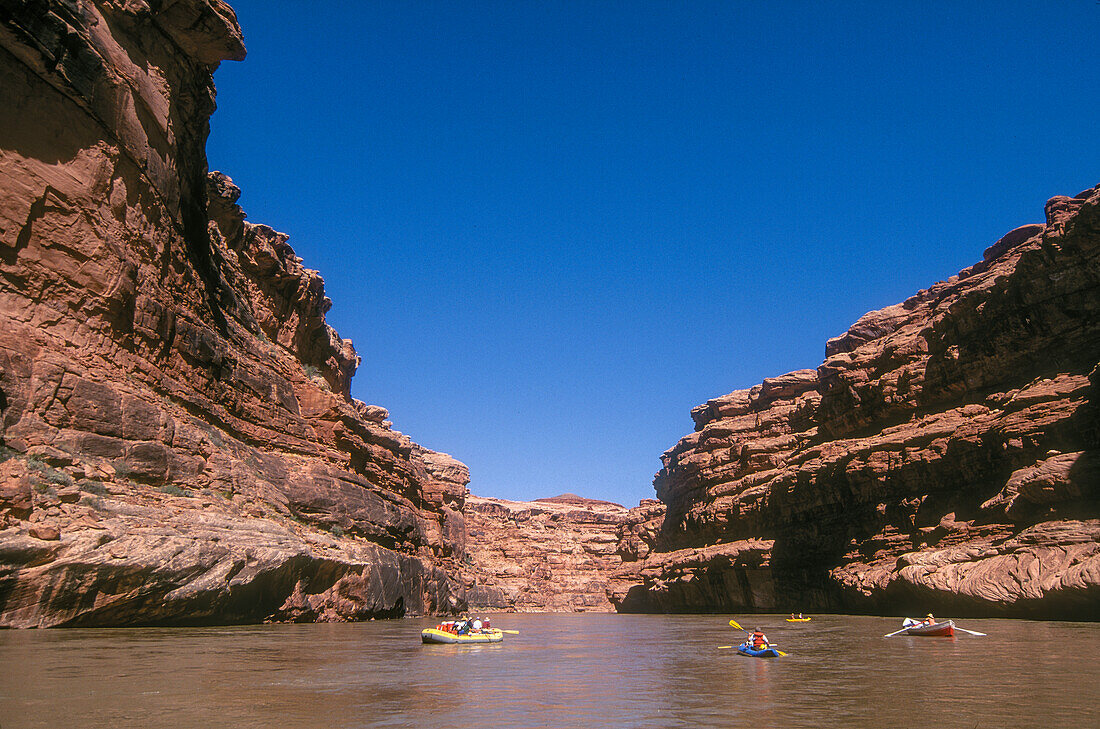 Floating the San Juan River between Grand Gulch and Lake Powell, Utah, iwth OARS outfitters.