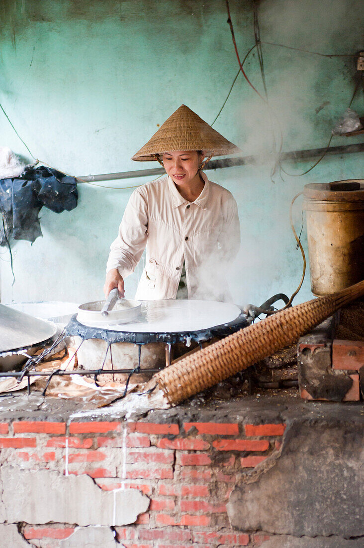 Nudelherstellung im Mekong-Delta, Vietnam