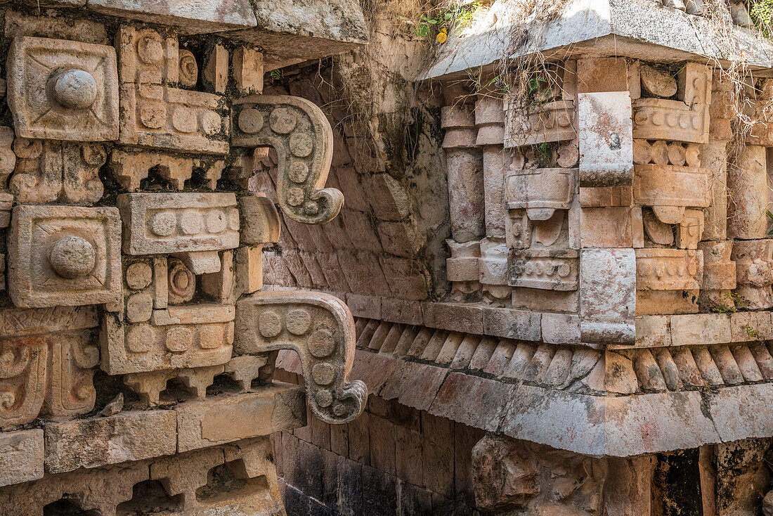 Der Palast oder El Palacio in den Ruinen der Maya-Stadt Labna ist Teil des UNESCO-Welterbezentrums der prähispanischen Stadt Uxmal in Yucatan, Mexiko.