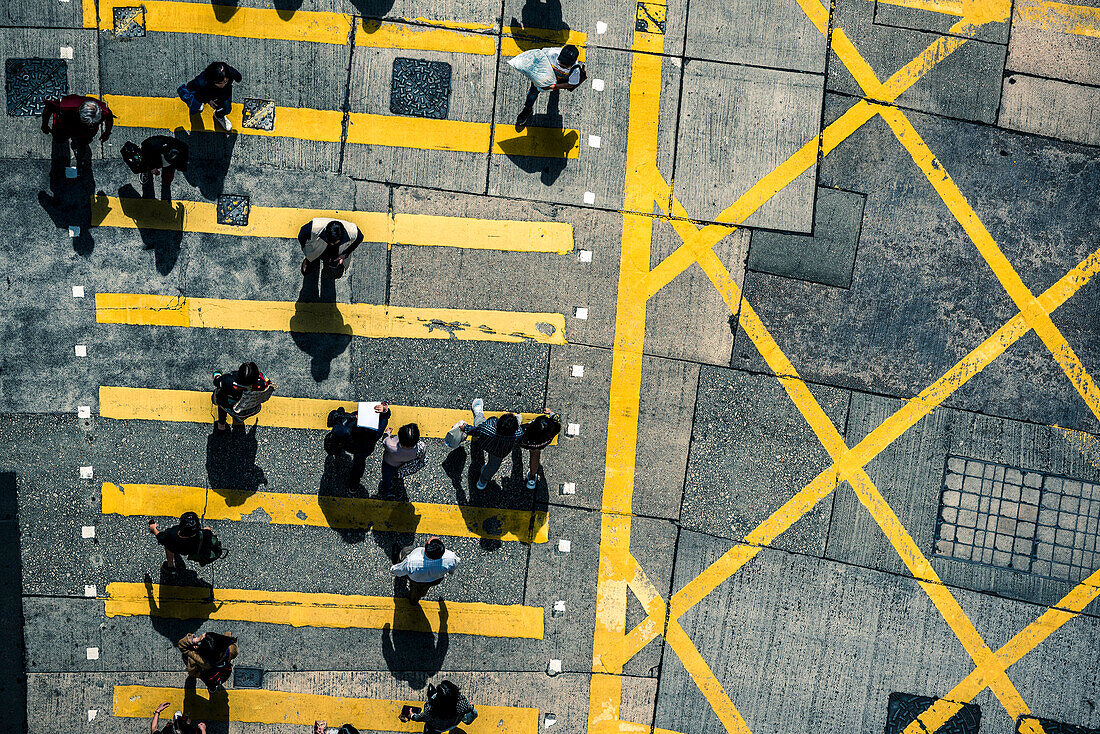 Straßenkreuzung in Hongkong, Sheung Wan, Hongkong, China