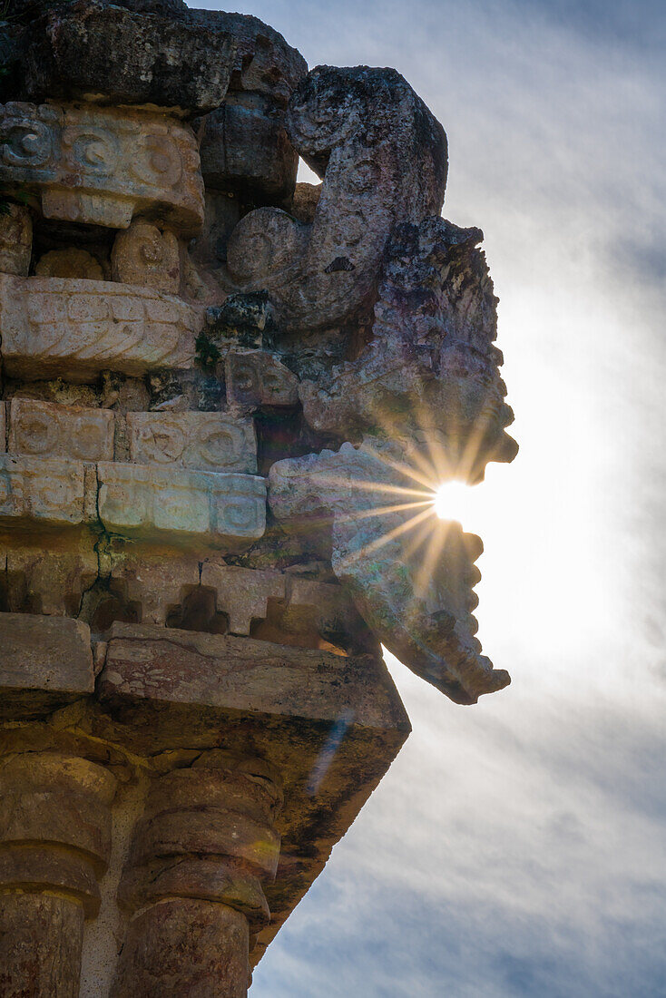 Der Palast oder El Palacio in den Ruinen der Maya-Stadt Labna ist Teil der prähispanischen Stadt Uxmal, die zum UNESCO-Welterbe gehört, in Yucatan, Mexiko.