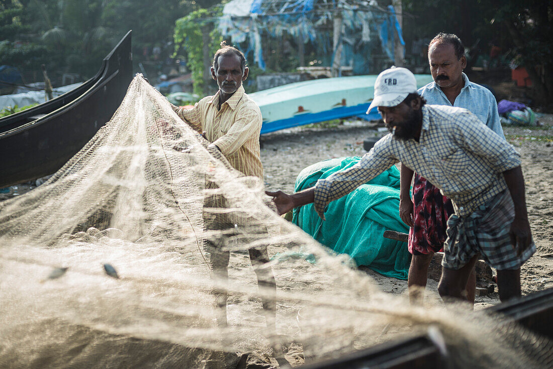 Fishermen on Mahatma Gandhi Beach, Fort Kochi (Cochin), Kerala, India