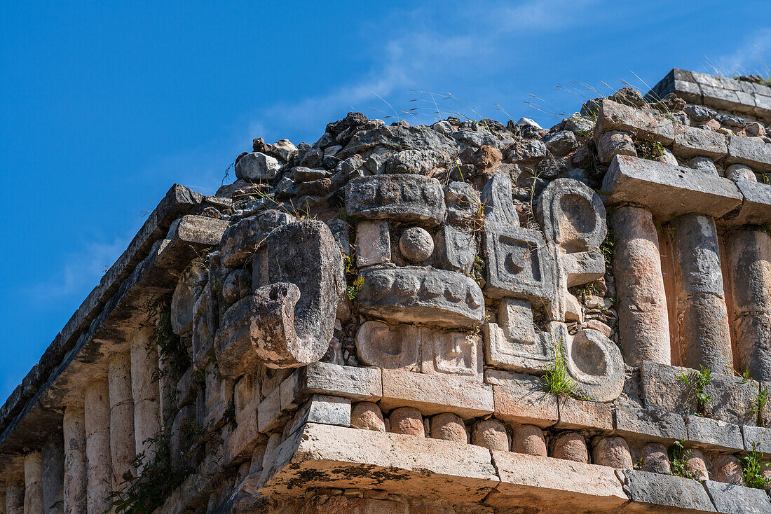 Die Ruinen der Maya-Stadt Sayil sind Teil der prähispanischen Stadt Uxmal, die zum UNESCO-Welterbe gehört, in Yucatan, Mexiko.