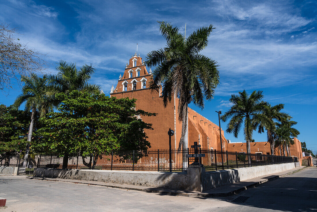 Die spanische Kolonialkirche La Virgen de la Asuncion wurde 1756 fertiggestellt und ersetzte eine ältere Kirche in der Maya-Stadt Mama, Yucatan, Mexiko.