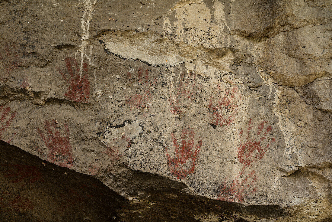 5.000 Jahre alte Piktogramm-Felszeichnungen in den Mitla-Höhlen in der UNESCO-Welterbestätte der prähistorischen Höhlen von Yagul und Mitla im Zentraltal von Oaxaca.