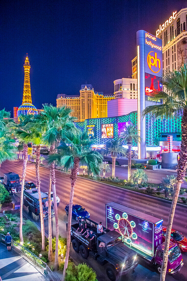 Blick auf den Strip in Las Vegas. Der Las Vegas Strip ist ein etwa 6,8 km langer Abschnitt des Las Vegas Boulevard in Clark County, Nevada.