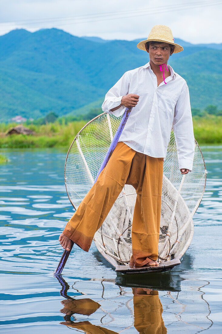 Birmesischer Fischer am Inle-See, Myanmar