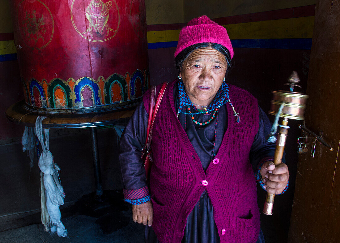 Porträt einer ladakhischen Frau während des Ladakh-Festivals in Leh, Indien