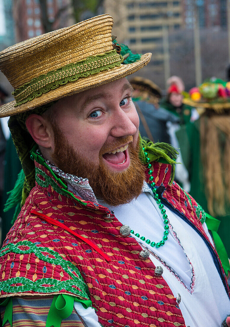 Teilnehmer an der jährlichen Saint Patrick's Day Parade in Chicago