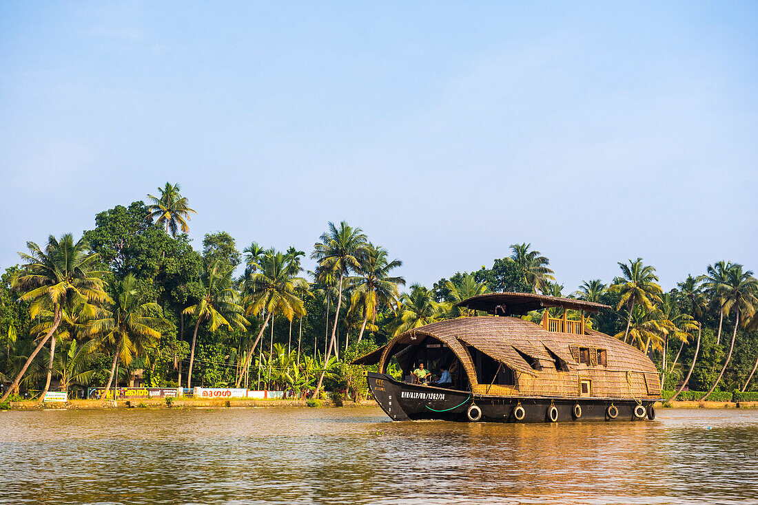 Hausboot in den Backwaters bei Alleppey, Allapuzha, Kerala, Indien