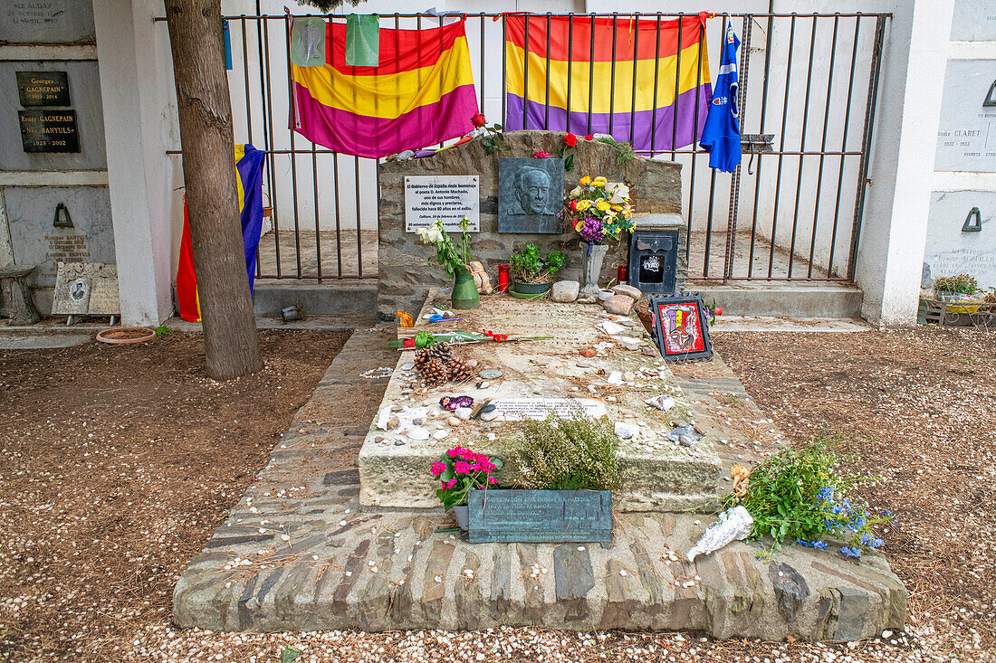 THE GRAVE OF ANTONIO MACHADO AND HIS COMPANION ANA RUIZ, FIGURE OF THE LITERARY MOVEMENT GENERATION OF 98, THE ANDALUSIAN POET DEVOTED HIS LIFE AND WORK TO THE REPUBLICAN CAUSE, PYRENEES-ORIENTALES