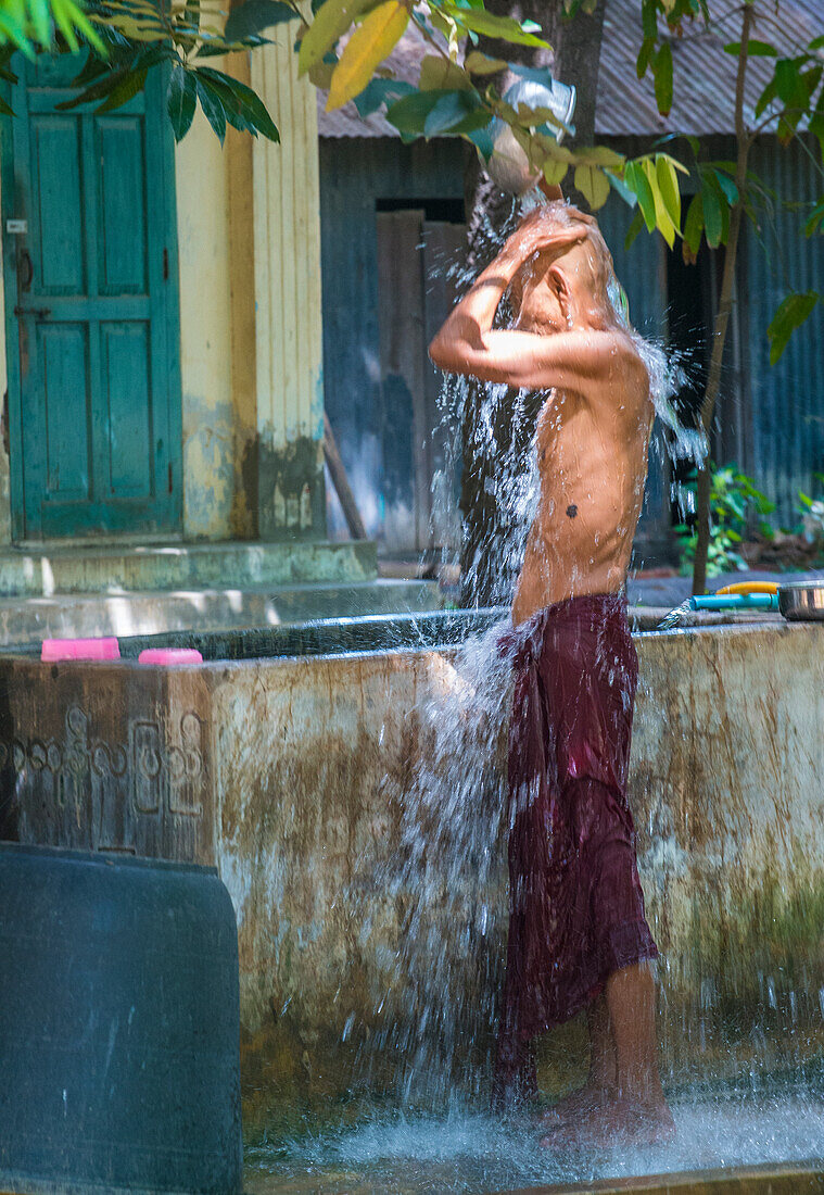 Mönch im Mahagandayon-Kloster in Amarapura, Myanmar