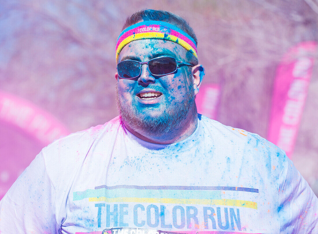 Ein nicht identifizierter Läufer beim Las Vegas Color Run. Der Color Run ist ein weltweit veranstalteter 5-Kilometer-Spaßlauf.
