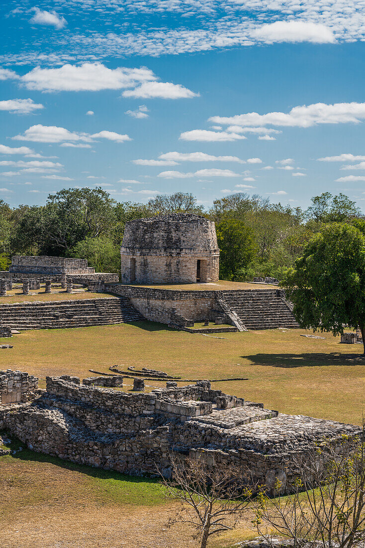 Der Rundtempel oder das Observatorium in den Ruinen der postklassischen Maya-Stadt Mayapan, Yucatan, Mexiko.
