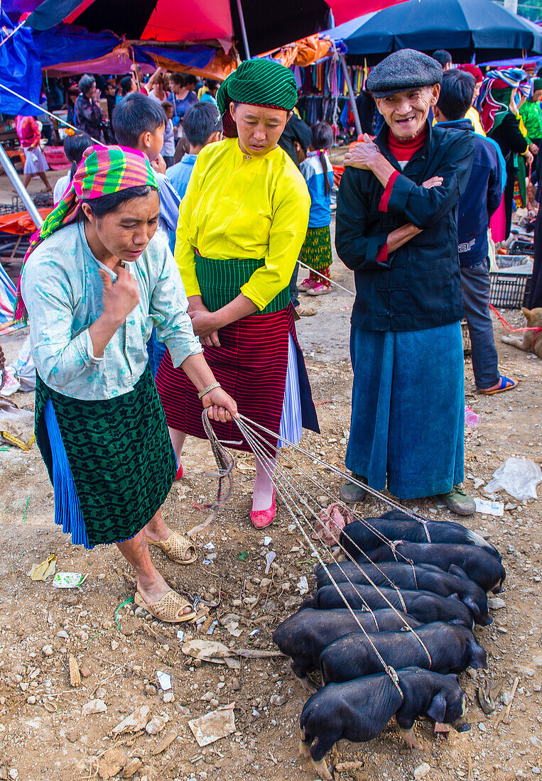 Der Wochenendmarkt in Dong Van, Vietnam