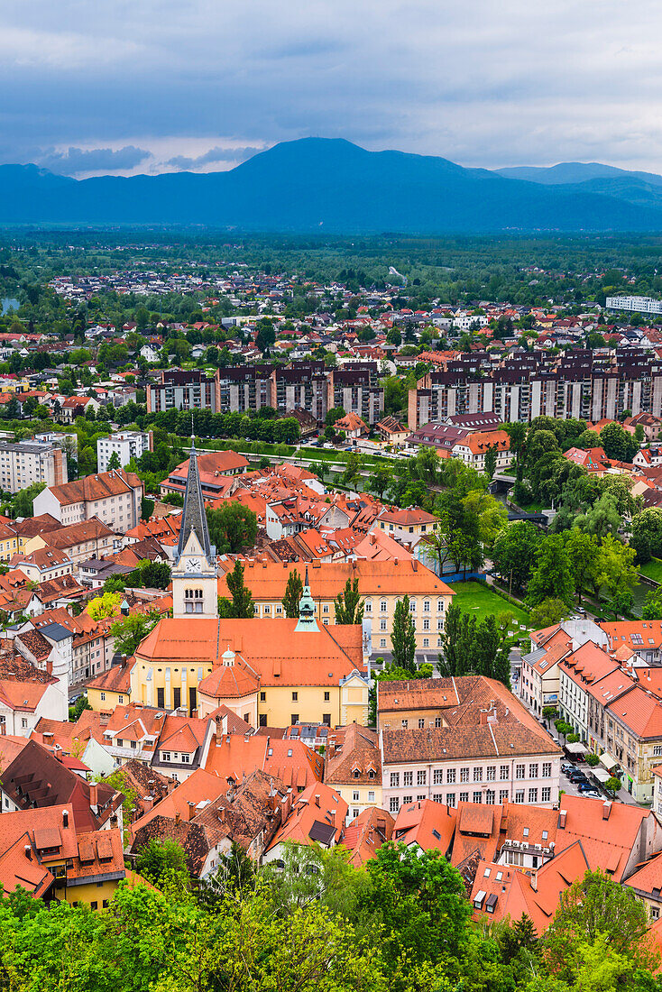 Blick von der Burg von Ljubljana auf die Altstadt von Ljubljana, Slowenien, Europa