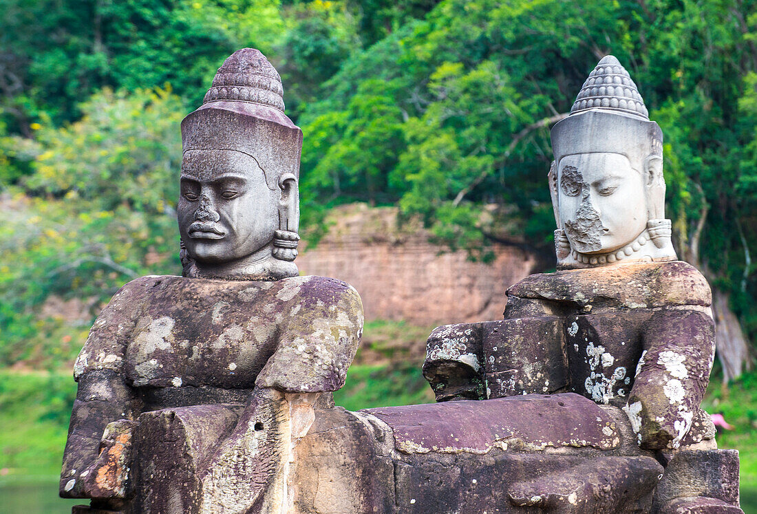 Statuen am Südtor von Angkor Thom, Siem Reap, Kambodscha