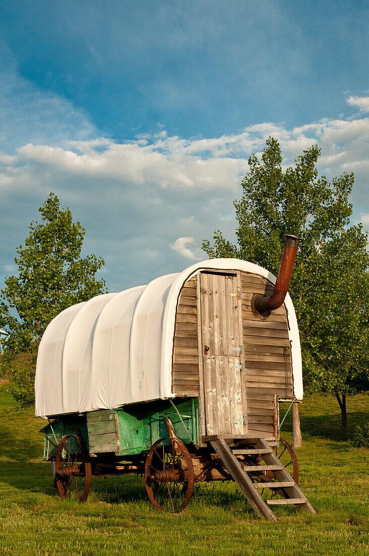Schafhirtenwagen als Gästezimmer im Virgelle Mercantile; Virgelle, Montana.