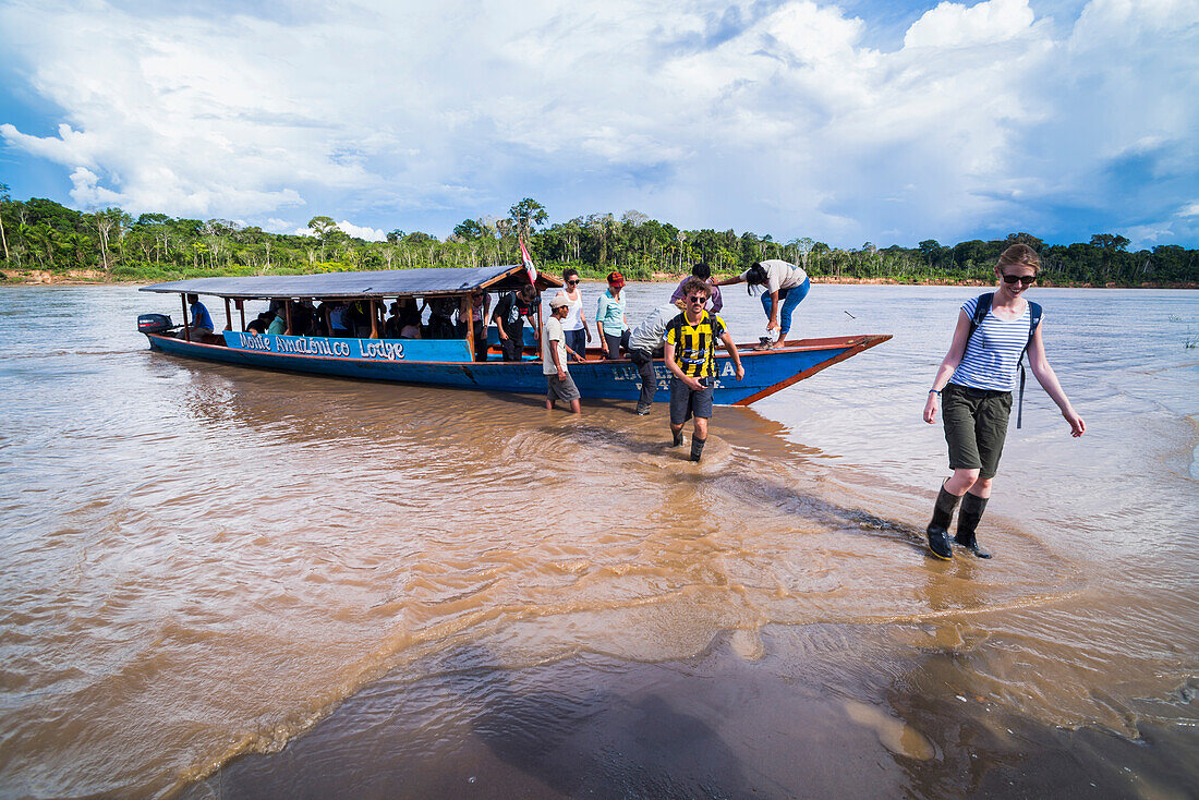 Bootsfahrt auf dem Fluss, Tambopata National Reserve, Provinz Tambopata, Amazonas-Dschungel von Peru