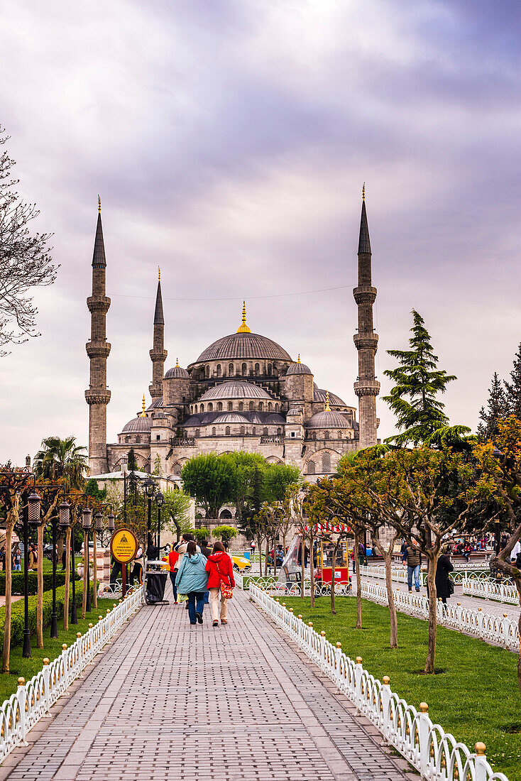 Blue Mosque (Sultan Ahmed Mosque or Sultan Ahmet Camii), Istanbul, Turkey