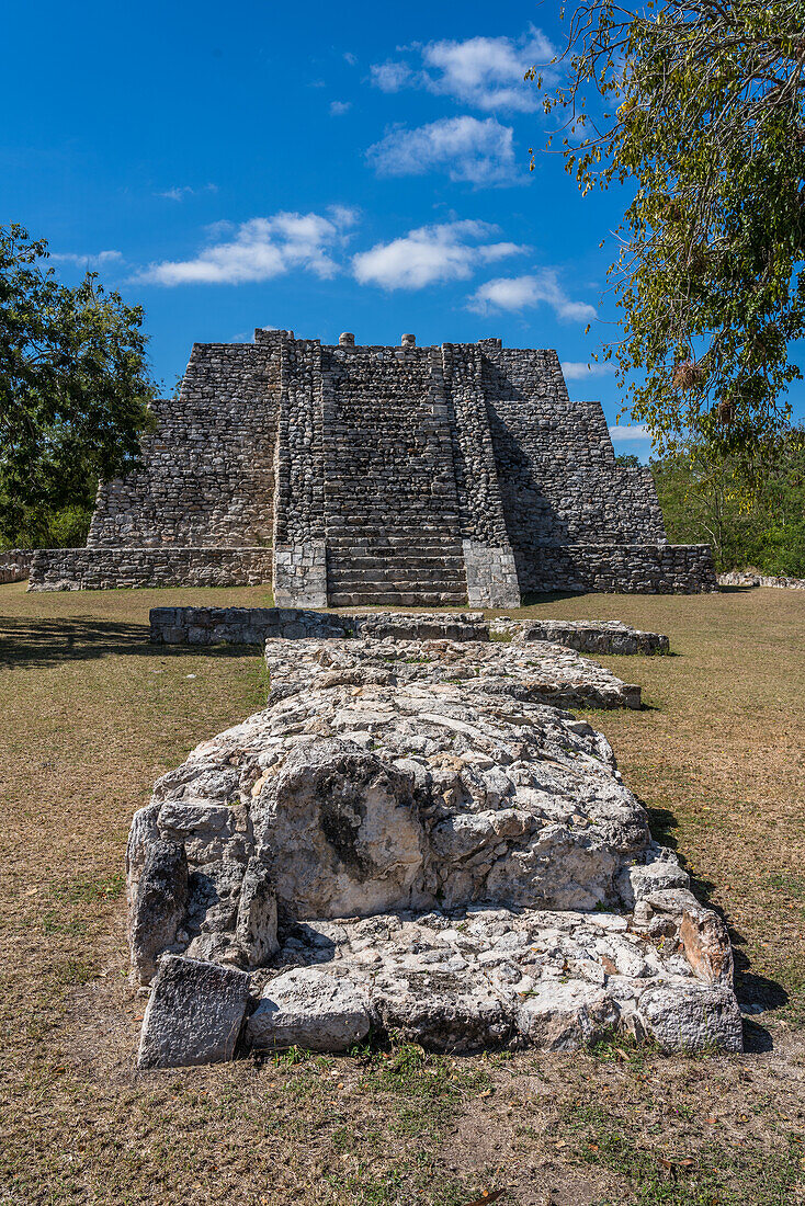 A altar and a stepped pyramid in the ruins of the Post-Classic Mayan city of Mayapan, Yucatan, Mexico.