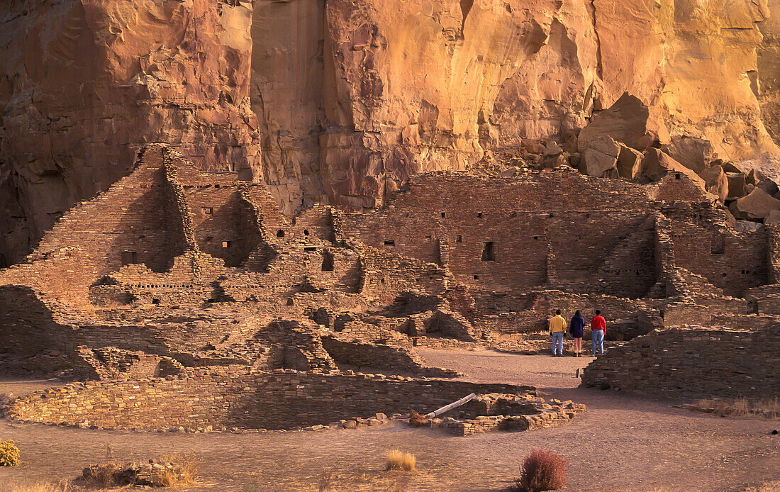 Visitors at Pueblo Bonito, Chaco Culture National Historical Park, New Mexico.