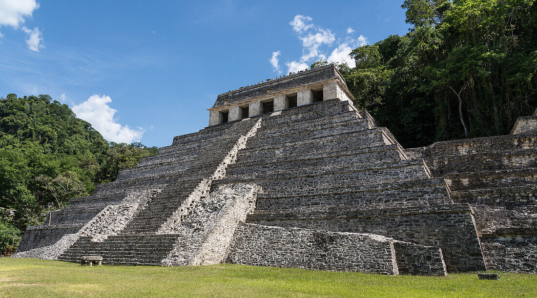 The Temple of the Inscriptions in the ruins of the Mayan city of Palenque, Palenque National Park, Chiapas, Mexico. A UNESCO World Heritage Site.