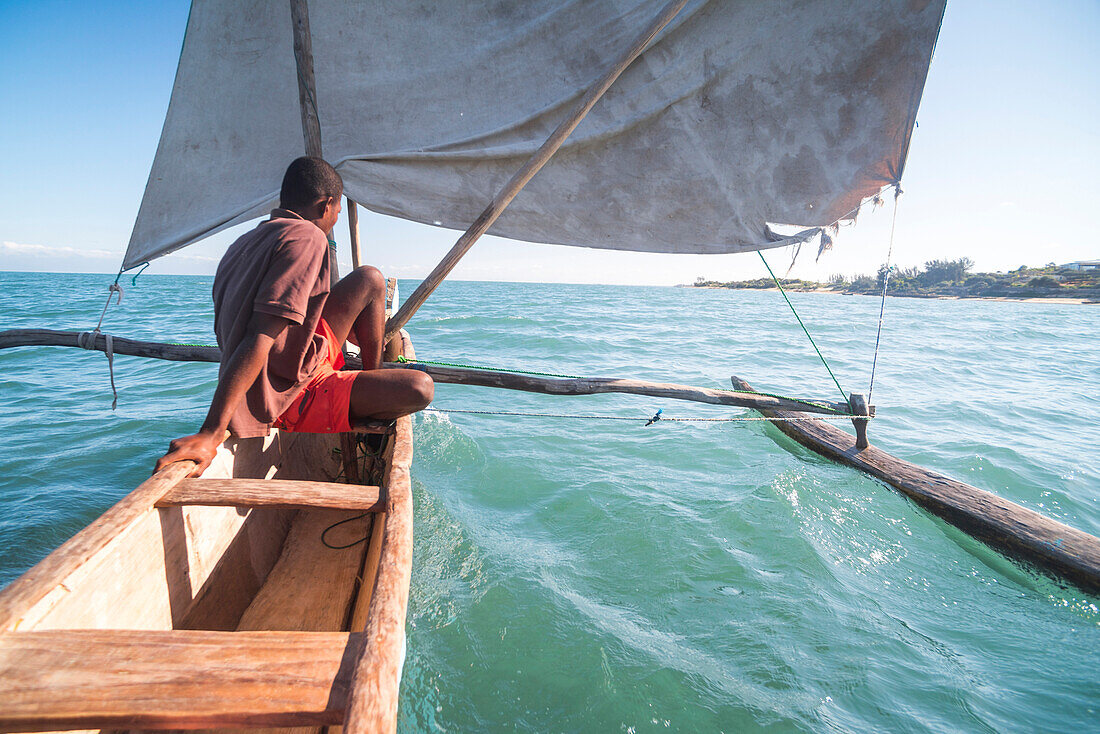 Pirogue, ein traditionelles madagassisches Segelboot, Ifaty, Madagaskar, Afrika