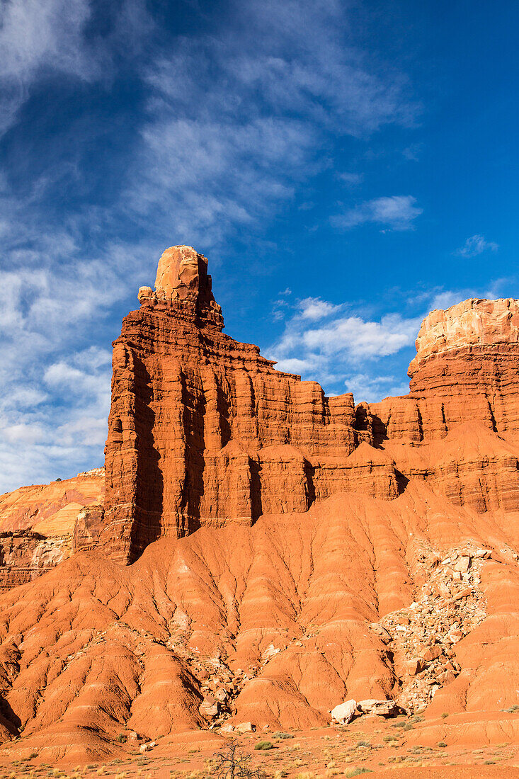 Chimney Rock, ein Sandsteinturm im Capitol Reef National Park in Utah.