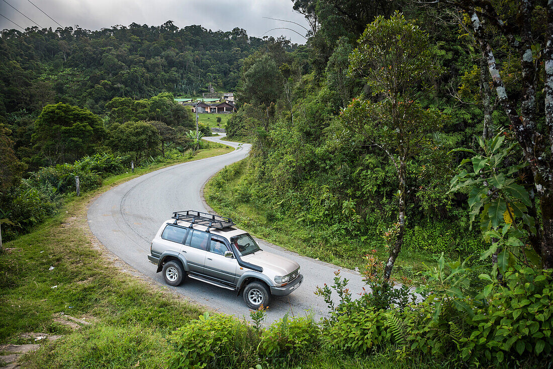 Autofahren im Ranomafana-Nationalpark, Zentrales Hochland von Madagaskar