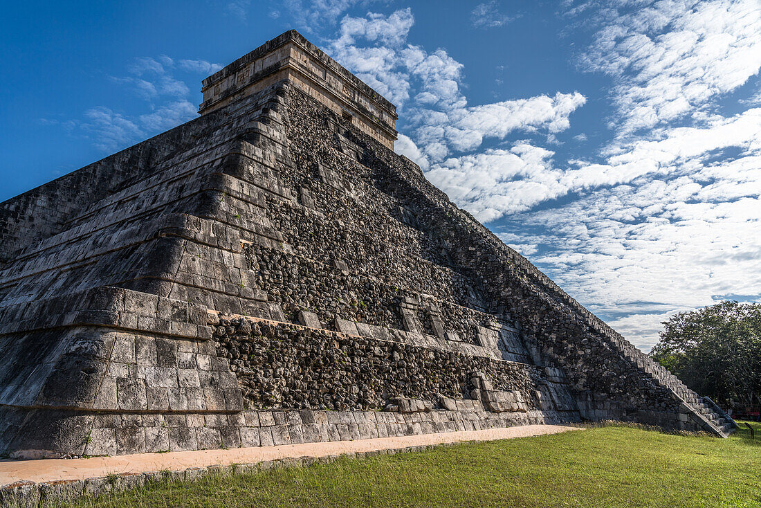 El Castillo or the Temple of Kukulkan is the largest pyramid in the ruins of the great Mayan city of Chichen Itza, Yucatan, Mexico. The Pre-Hispanic City of Chichen-Itza is a UNESCO World Heritage Site.